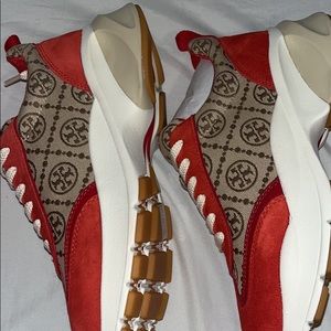 Tory Burch T MONOGRAM GOOD LUCK TRAINER size 8 medium width